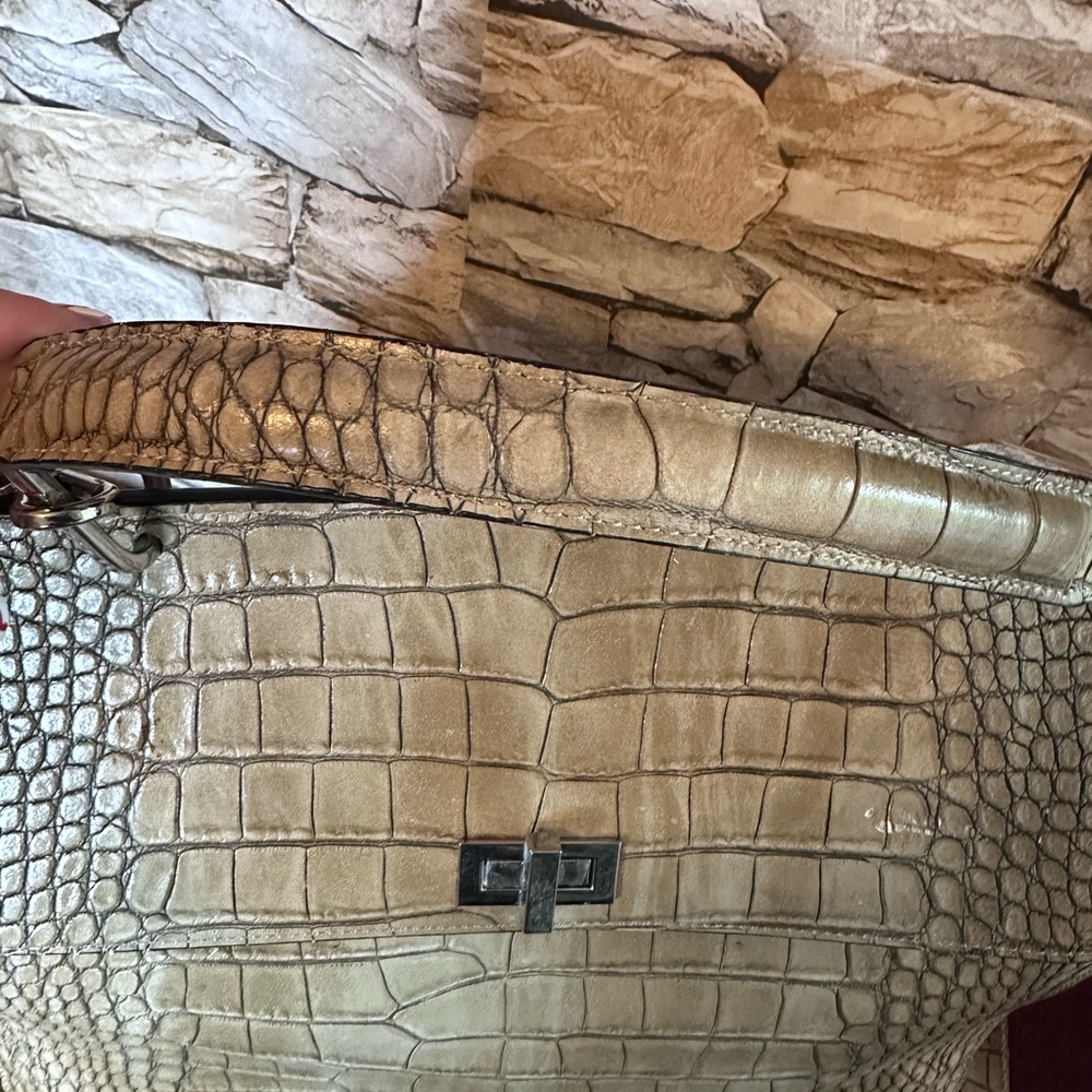 Claudia Firenze Genuine Italian Leather Croc Embossed Turnlock Flap Bag - Picture 2 of 13